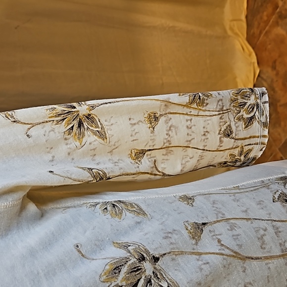 Lucky Brand V-neck Tunic with  a Floral Design - Picture 7 of 8